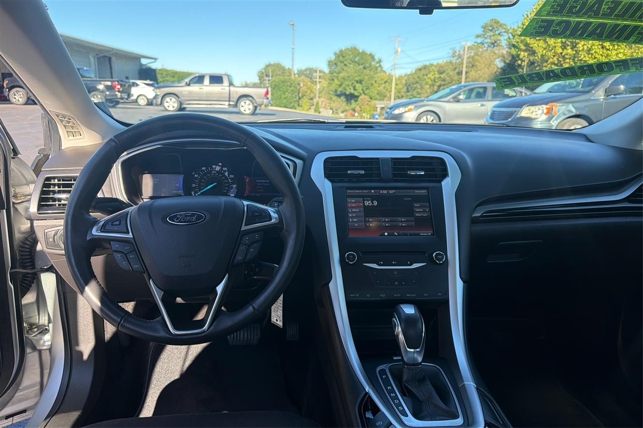 Ford Fusion SE 4D Sedan 2013