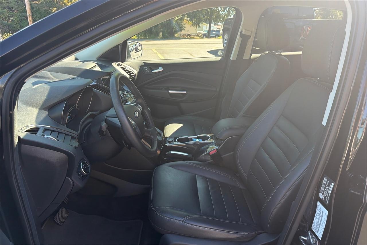 Ford Escape Titanium 4D SUV 4WD 2016