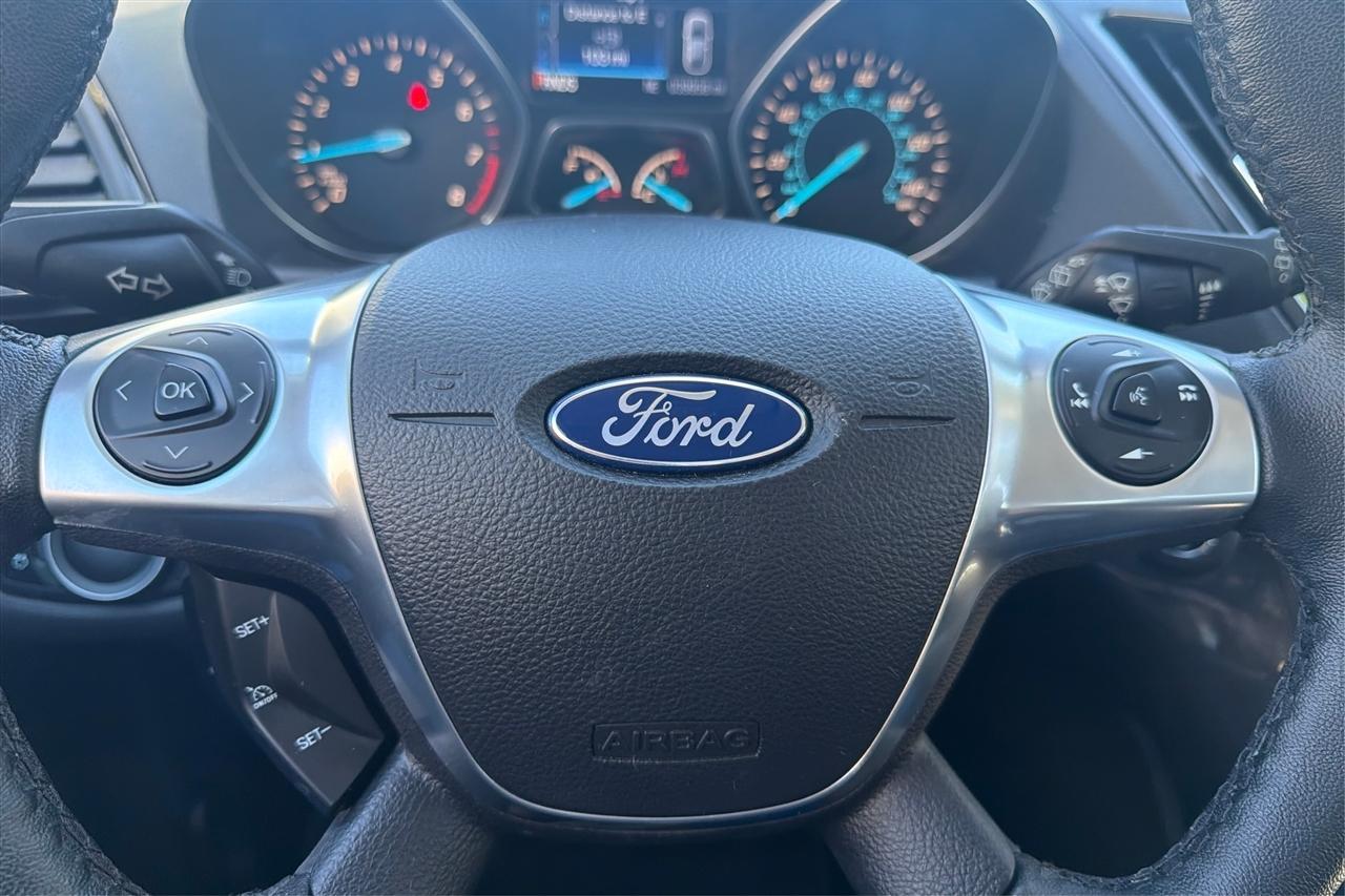 Ford Escape Titanium 4D SUV 4WD 2016
