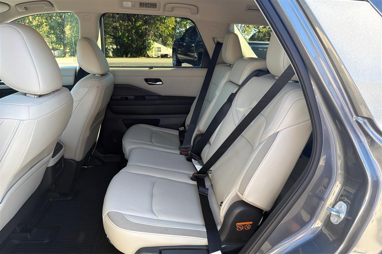Nissan Pathfinder SL 4D SUV FWD 2024