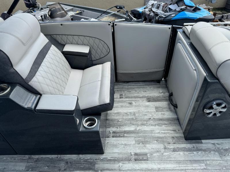 Crest Pontoons Savannah  2018