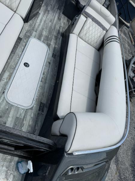 Crest Pontoons Savannah  2018
