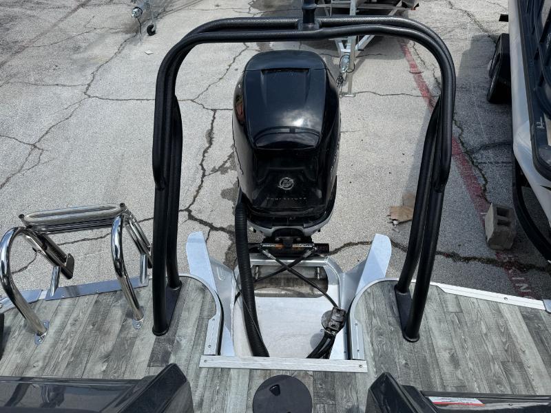 Crest Pontoons Savannah  2018