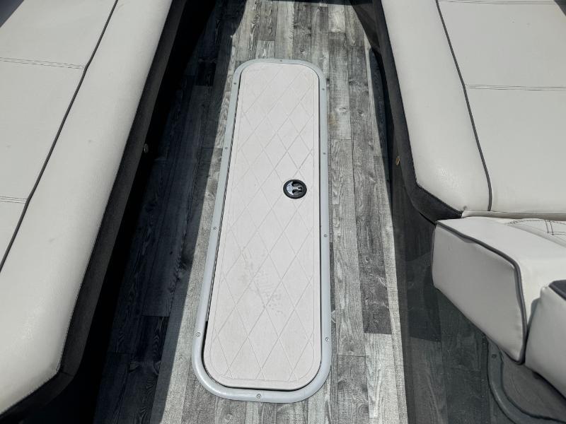 Crest Pontoons Savannah  2018