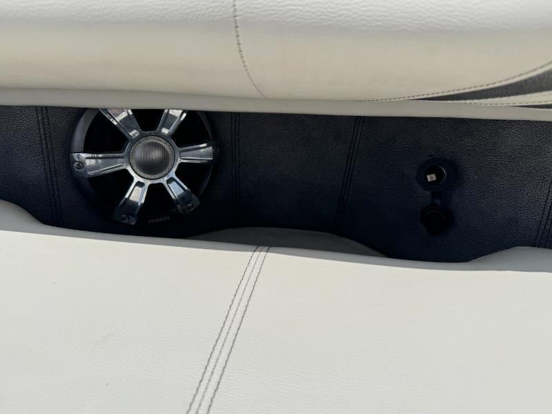 Crest Pontoons Savannah  2018