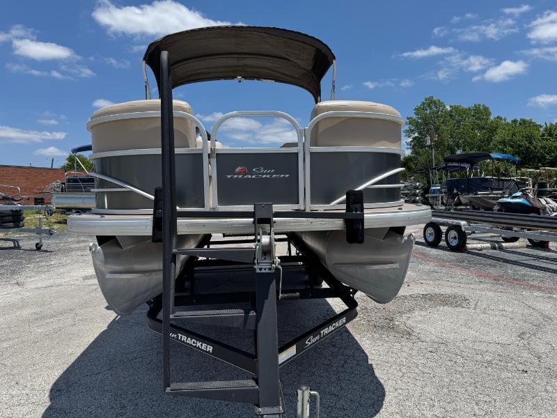 Sun Tracker Party Barge 20 DLX  2019