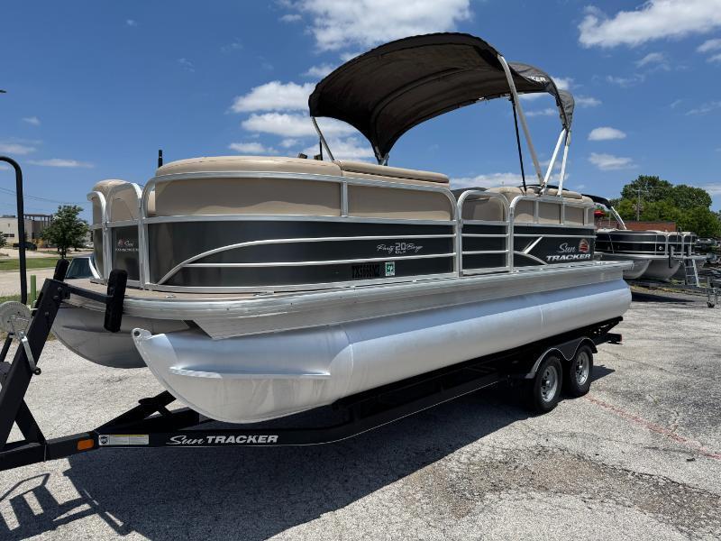 Sun Tracker Party Barge 20 DLX  2019