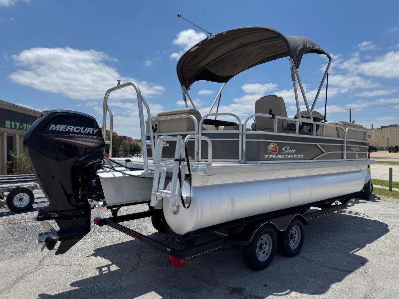 Sun Tracker Party Barge 20 DLX  2019