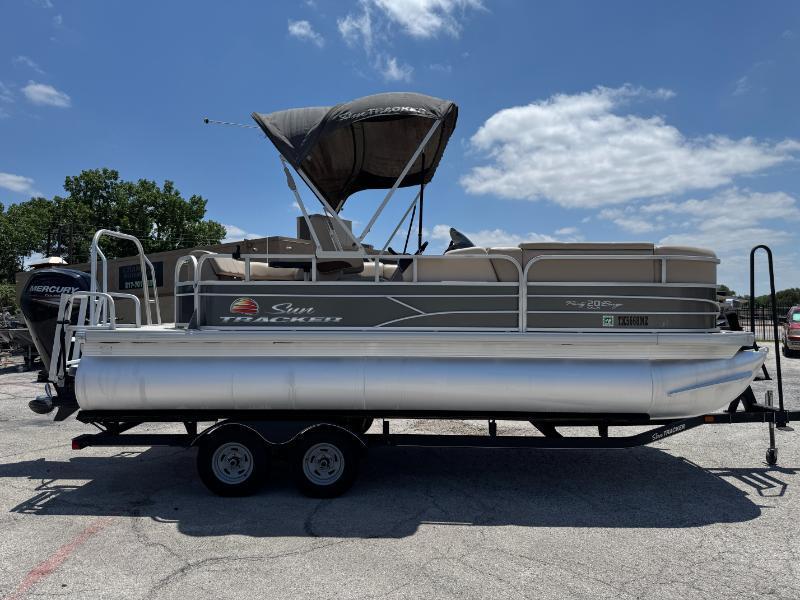 Sun Tracker Party Barge 20 DLX  2019