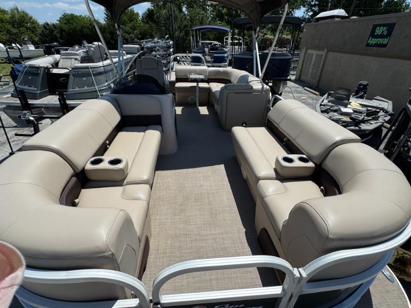 Sun Tracker Party Barge 20 DLX  2019