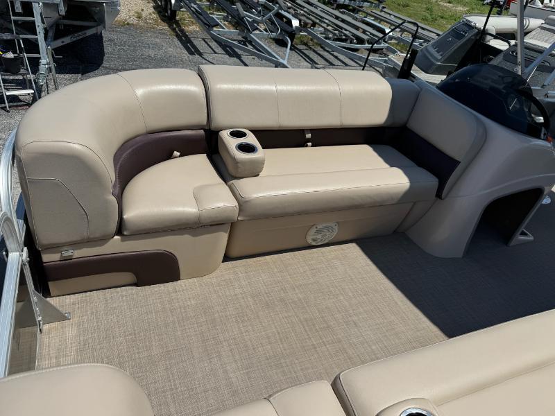 Sun Tracker Party Barge 20 DLX  2019