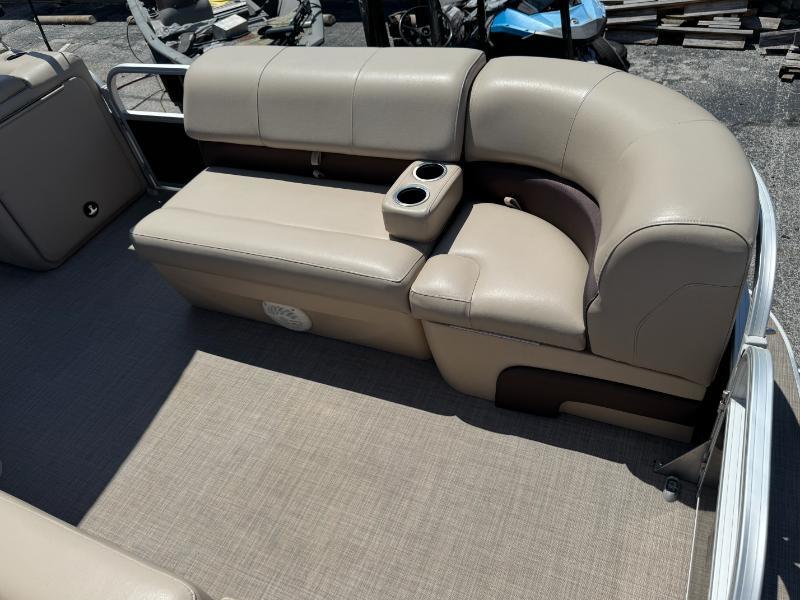 Sun Tracker Party Barge 20 DLX  2019