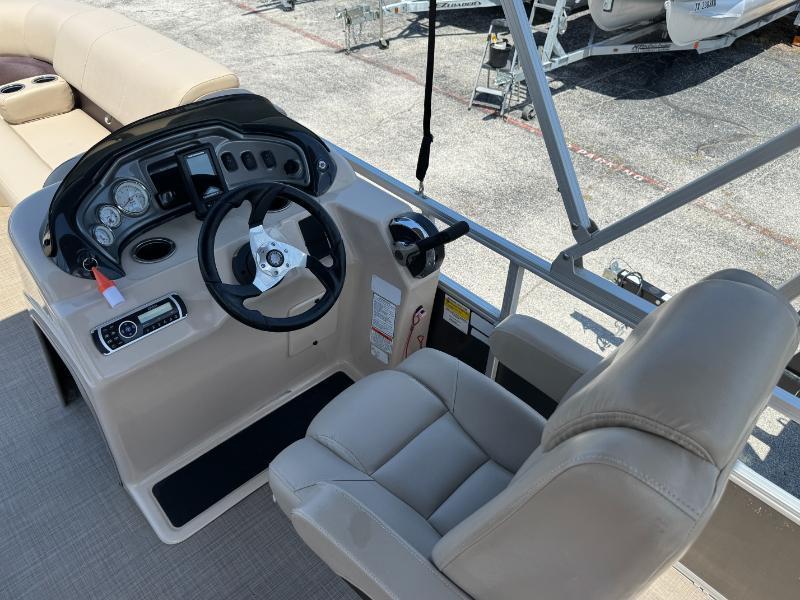 Sun Tracker Party Barge 20 DLX  2019