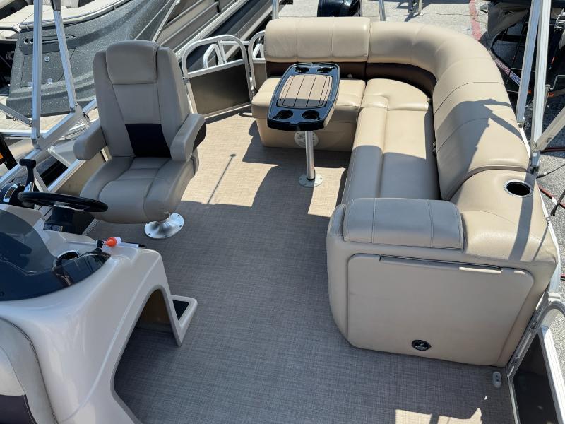 Sun Tracker Party Barge 20 DLX  2019