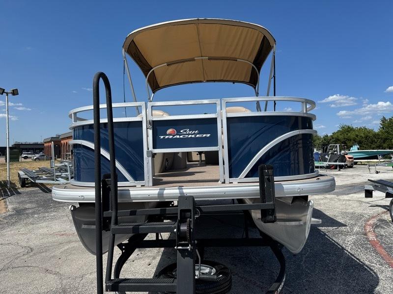 Sun Tracker Fishing Barge 22 DLX Base 2024