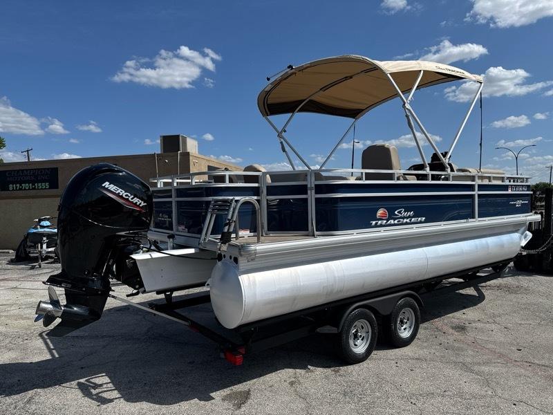 Sun Tracker Fishing Barge 22 DLX Base 2024