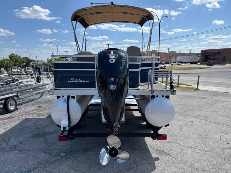 Sun Tracker Fishing Barge 22 DLX Base 2024