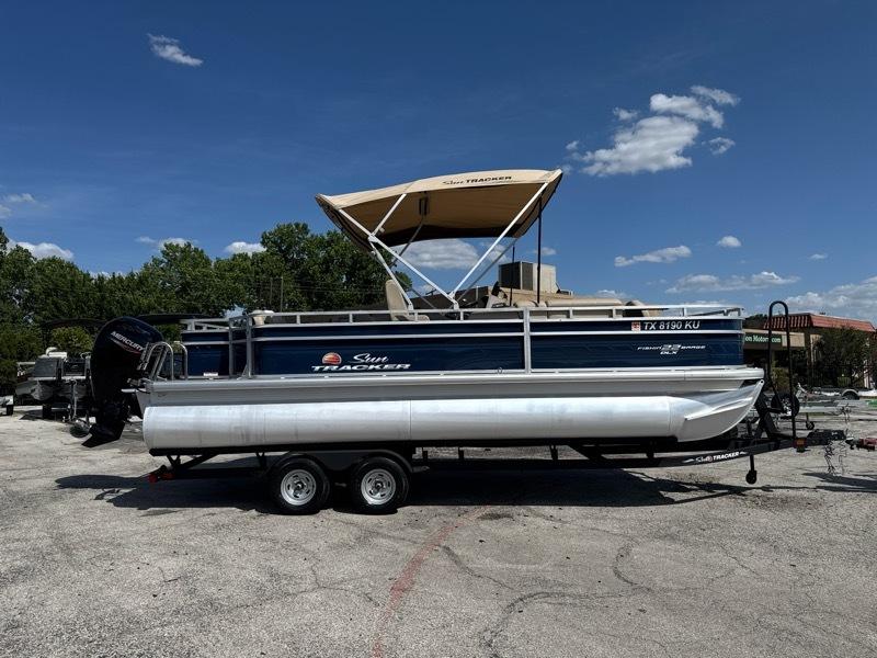 Sun Tracker Fishing Barge 22 DLX Base 2024