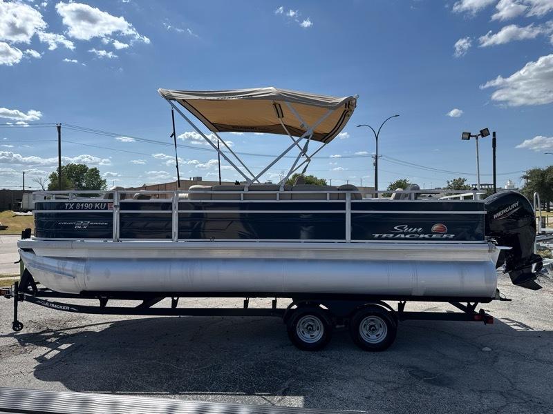 Sun Tracker Fishing Barge 22 DLX Base 2024