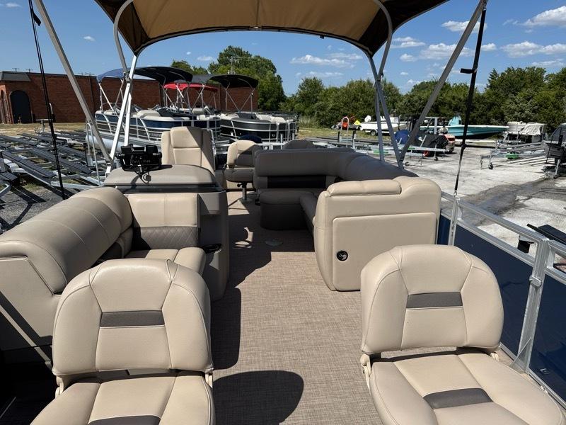 Sun Tracker Fishing Barge 22 DLX Base 2024