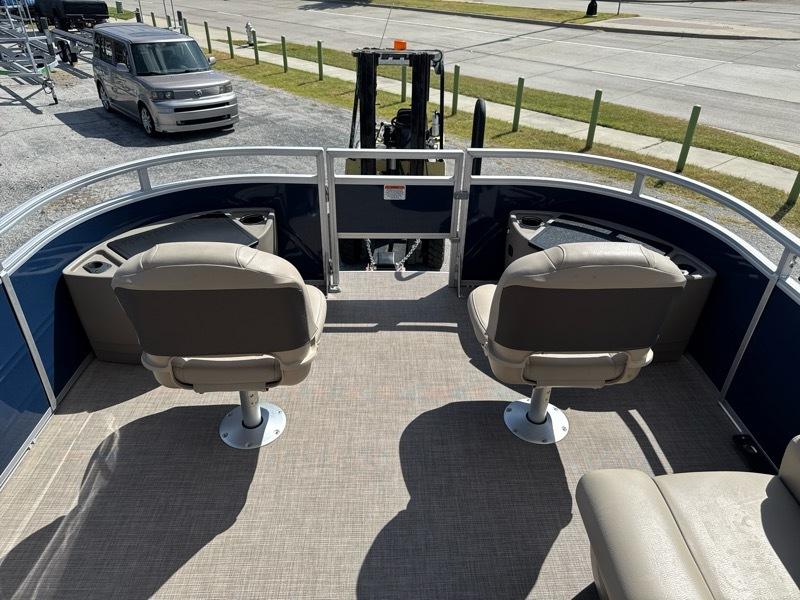 Sun Tracker Fishing Barge 22 DLX Base 2024