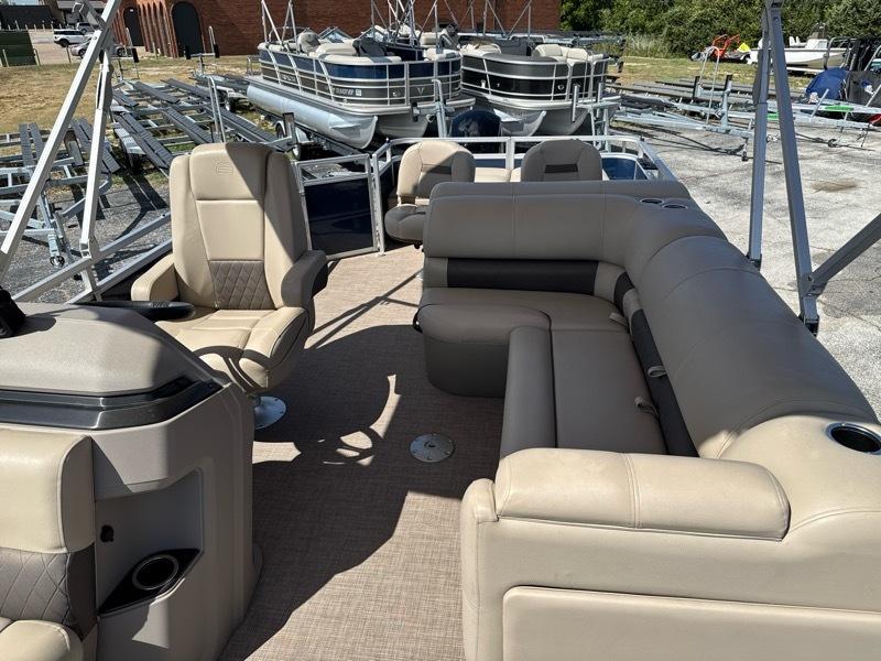 Sun Tracker Fishing Barge 22 DLX Base 2024