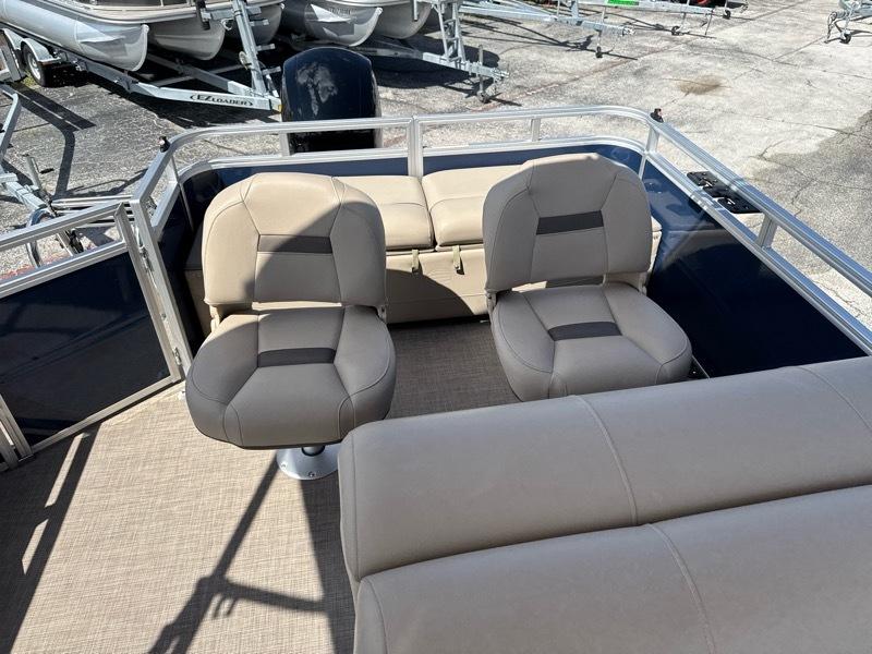 Sun Tracker Fishing Barge 22 DLX Base 2024