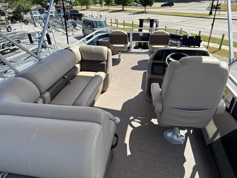 Sun Tracker Fishing Barge 22 DLX Base 2024