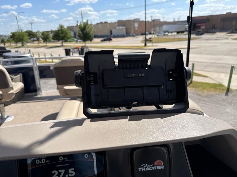 Sun Tracker Fishing Barge 22 DLX Base 2024