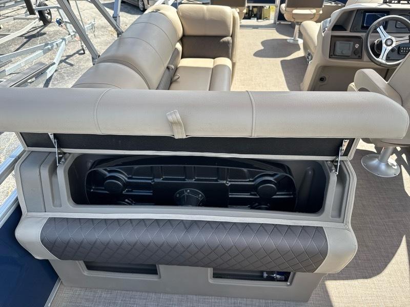 Sun Tracker Fishing Barge 22 DLX Base 2024