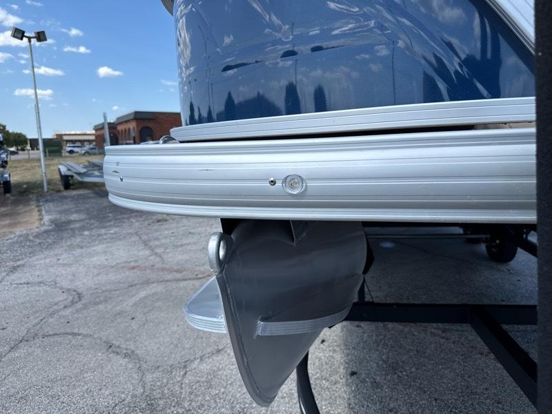 Sun Tracker Fishing Barge 22 DLX Base 2024