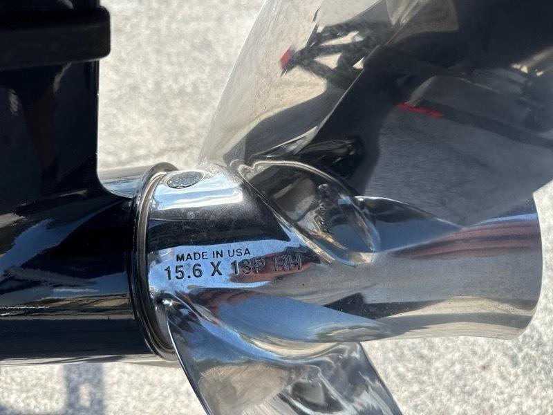 Sun Tracker Fishing Barge 22 DLX Base 2024