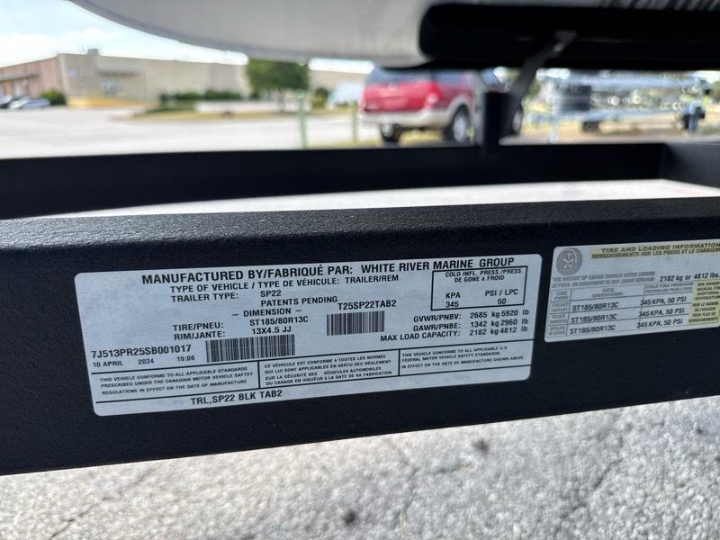 Sun Tracker Fishing Barge 22 DLX Base 2024