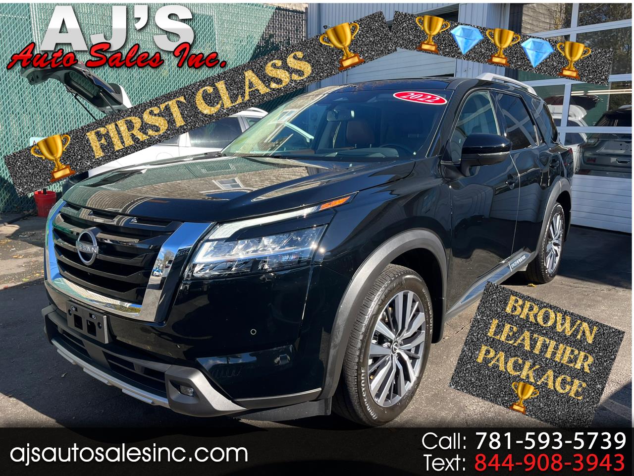 2022 Nissan Pathfinder Platinum's photo