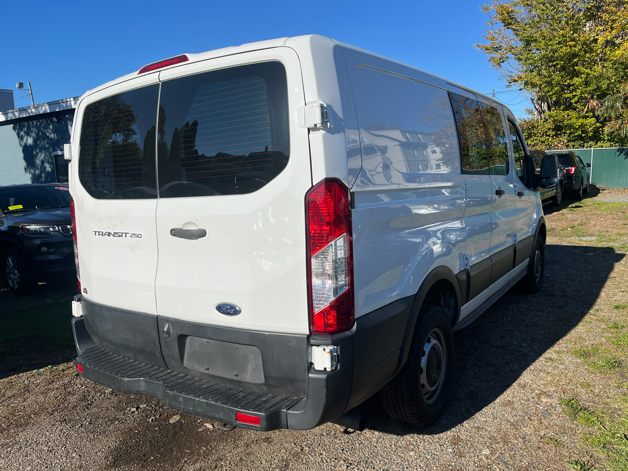 Ford Transit Cargo Van T-250 130" Low Rf 9070 GVWR RWD 2021 Ford Transit Cargo Van T-250 130" Low Rf 9070 GVWR RWD 2021