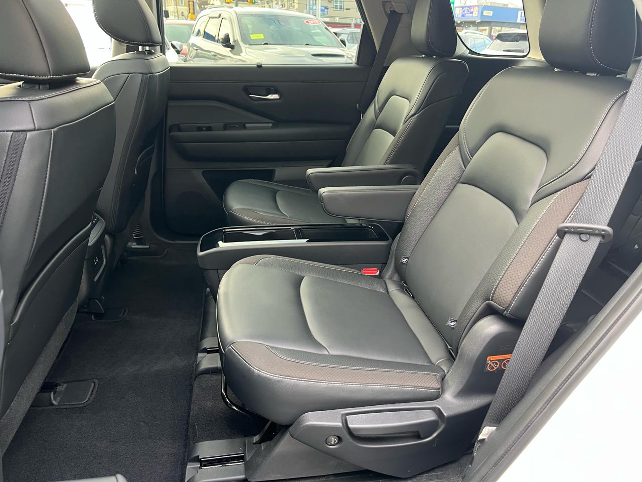 Nissan Pathfinder SL 4WD 2023