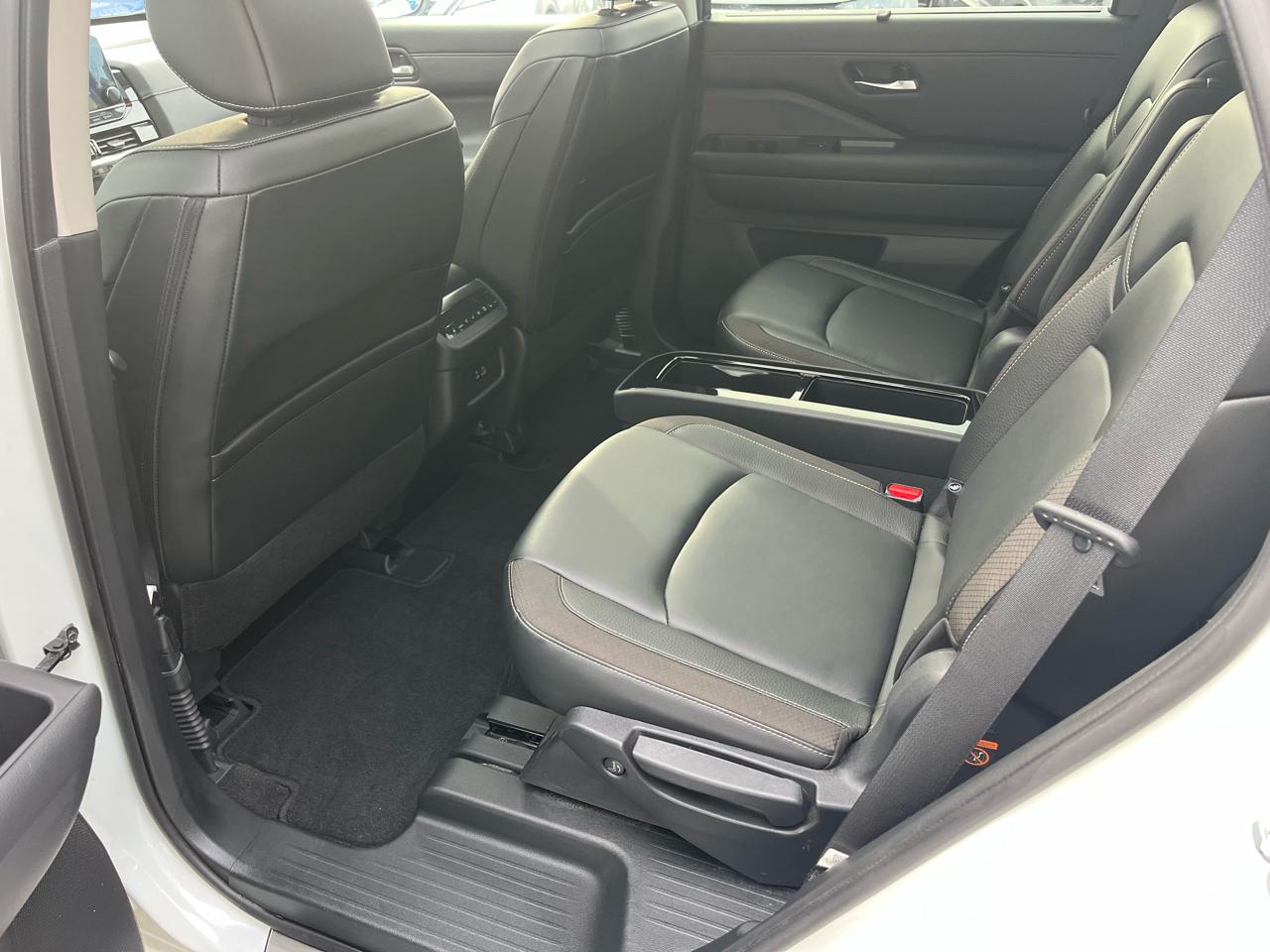 Nissan Pathfinder SL 4WD 2023