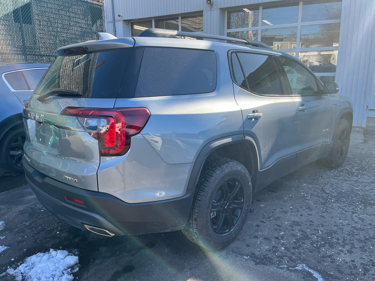 GMC Acadia AWD 4dr AT4 2023