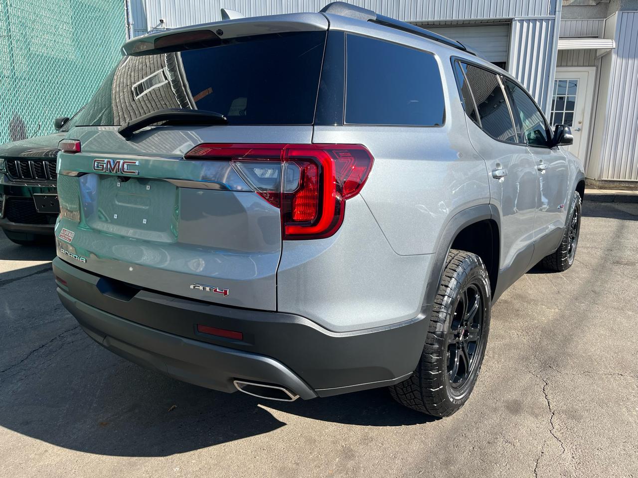 GMC Acadia AWD 4dr AT4 2023