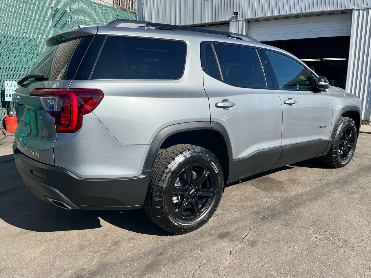 GMC Acadia AWD 4dr AT4 2023