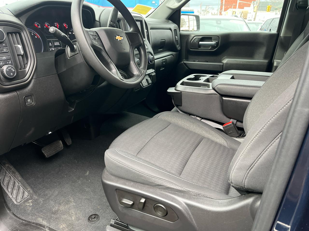 Chevrolet Silverado 1500 4WD Crew Cab 147" Custom 2022