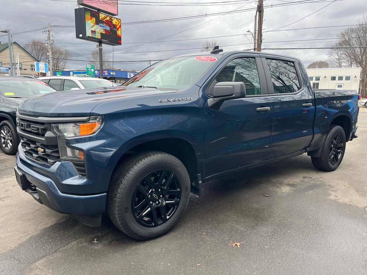 Chevrolet Silverado 1500 4WD Crew Cab 147" Custom 2022