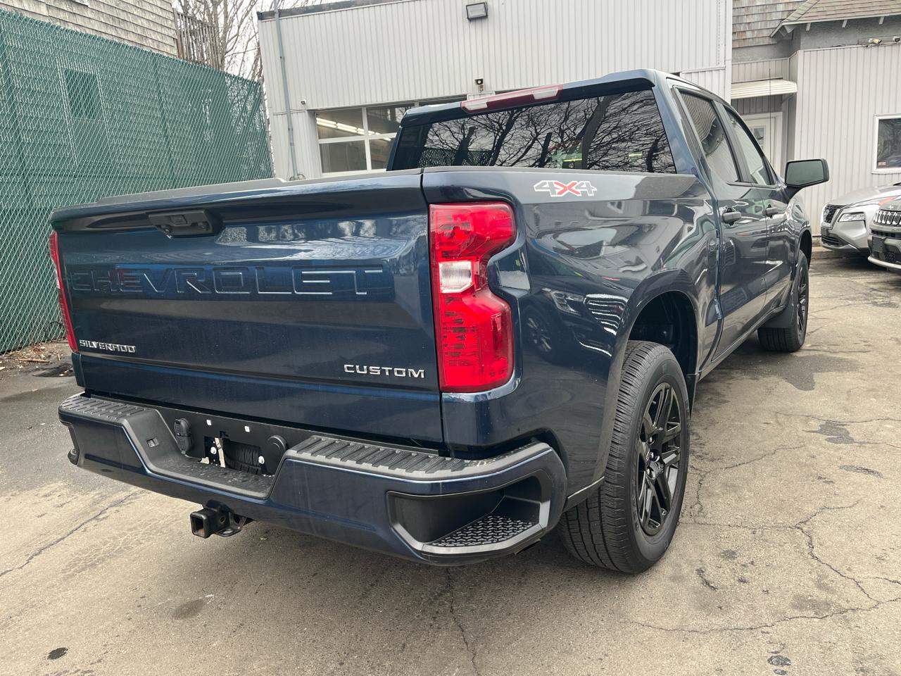 Chevrolet Silverado 1500 4WD Crew Cab 147" Custom 2022