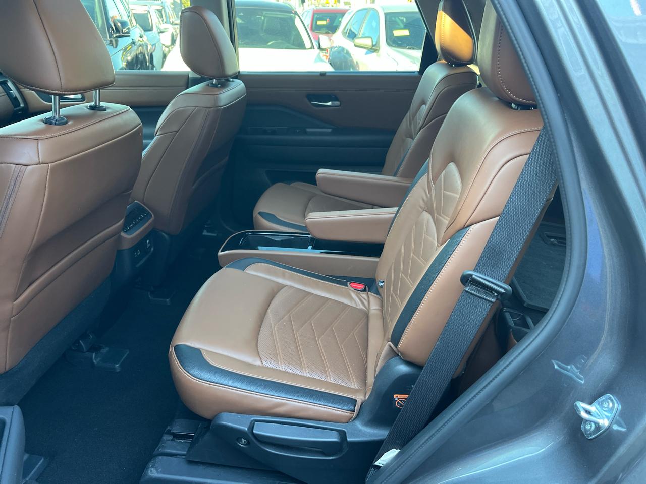 Nissan Pathfinder Platinum 4WD 2023