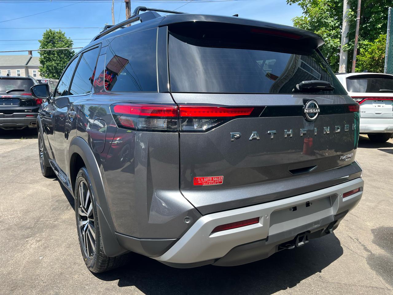 Nissan Pathfinder Platinum 4WD 2023