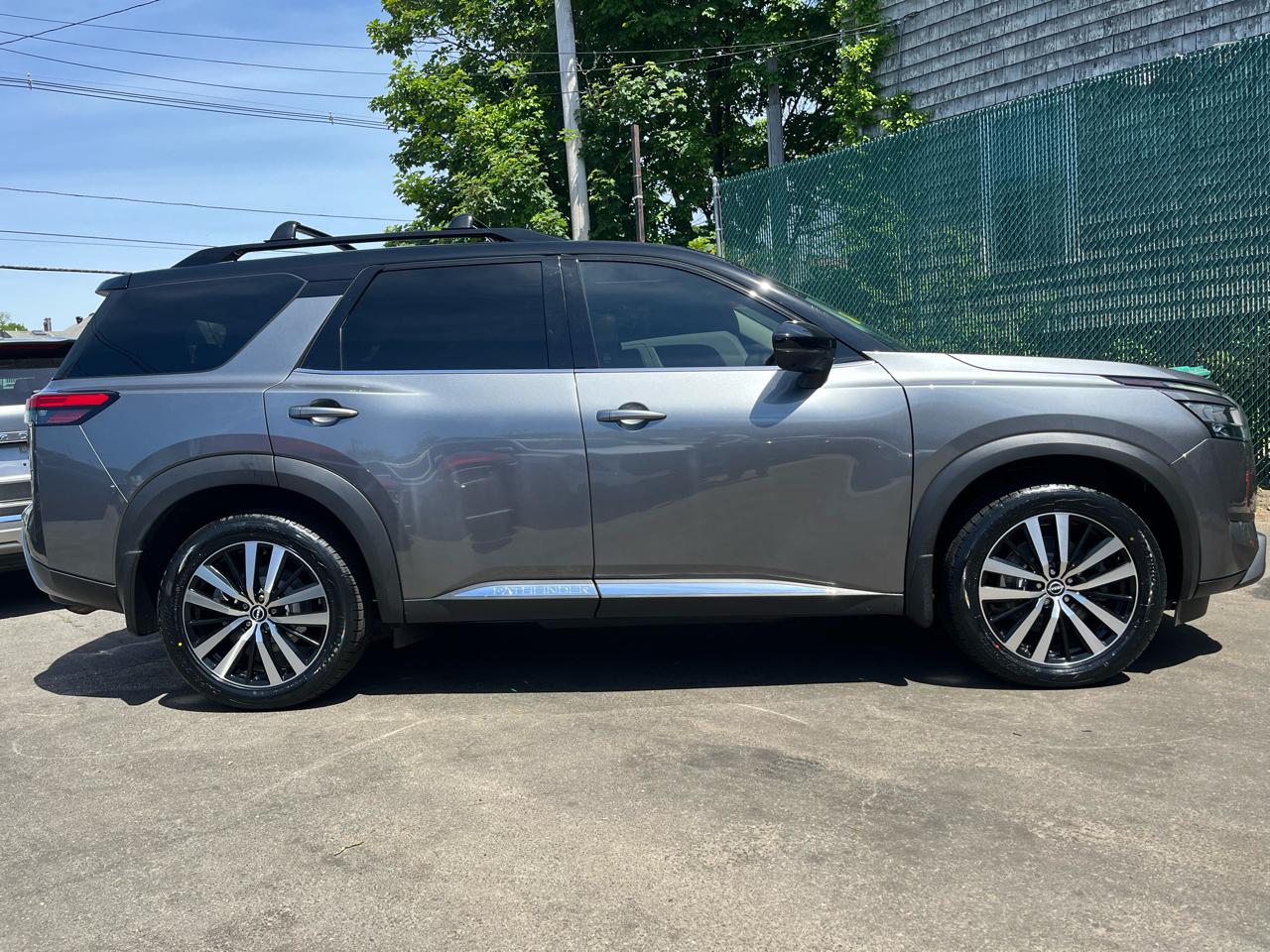 Nissan Pathfinder Platinum 4WD 2023