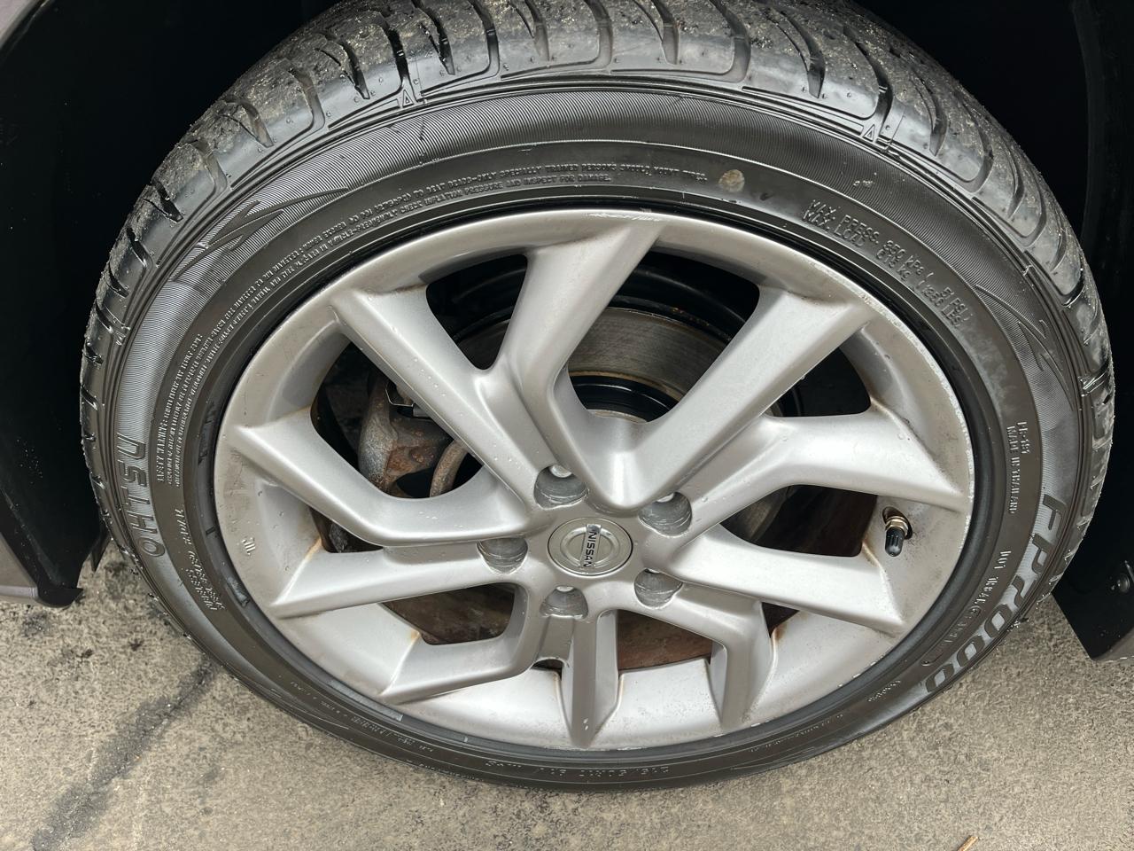 Nissan Sentra 4dr Sdn I4 CVT SR 2015