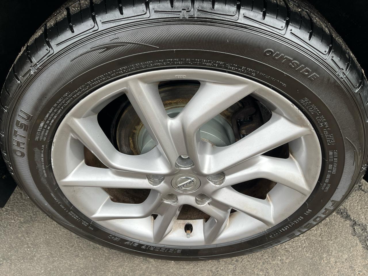 Nissan Sentra 4dr Sdn I4 CVT SR 2015