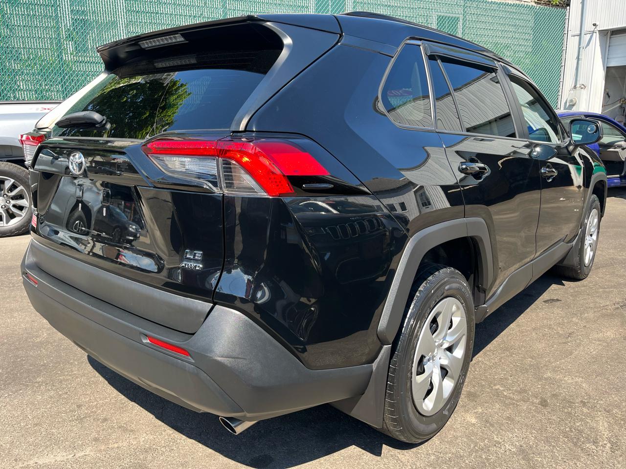 Toyota RAV4 LE AWD (Natl) 2021