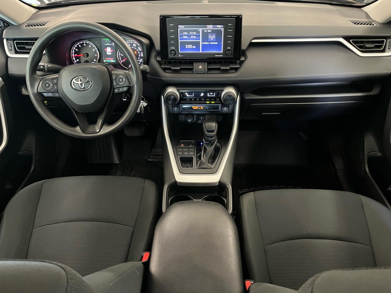 Toyota RAV4 LE AWD (Natl) 2021